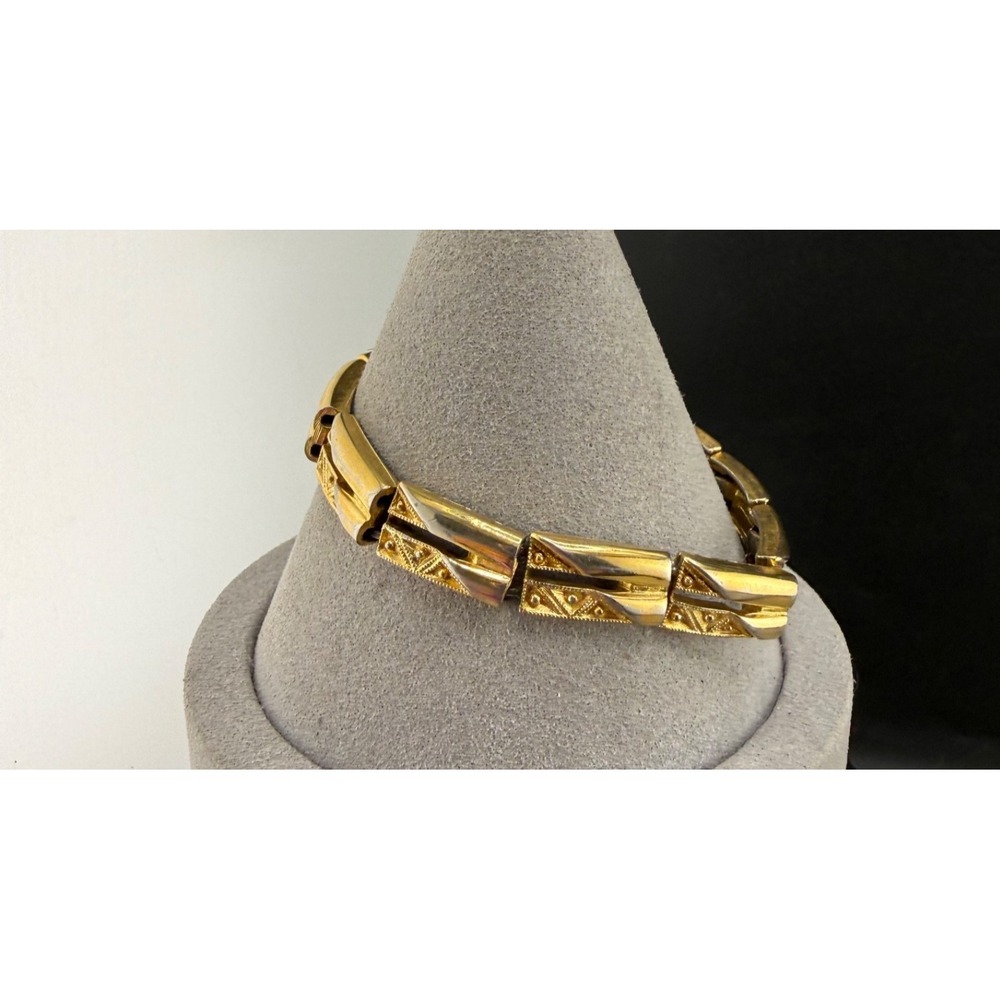 Vintage Monet Bracelet Gold Tone 7"‎